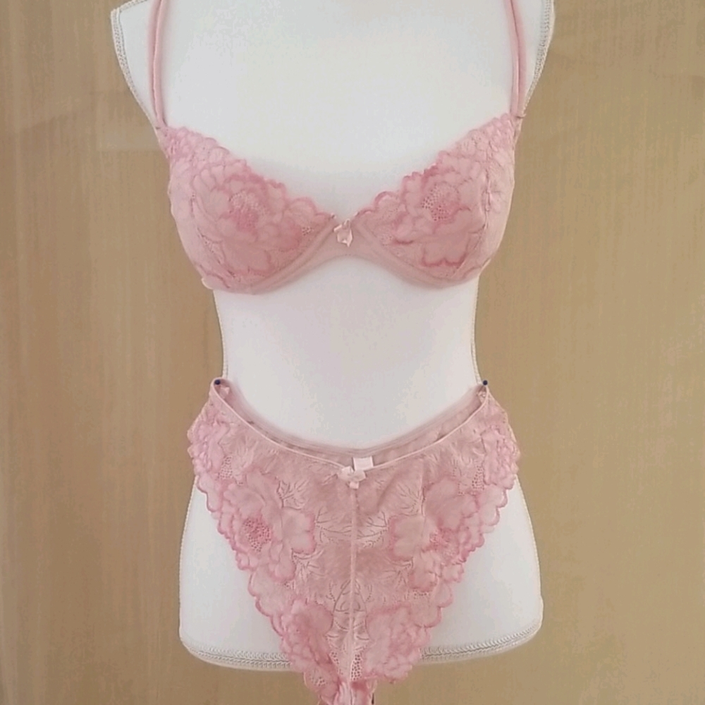 Victoria Secrets flowered bra 36C regulat